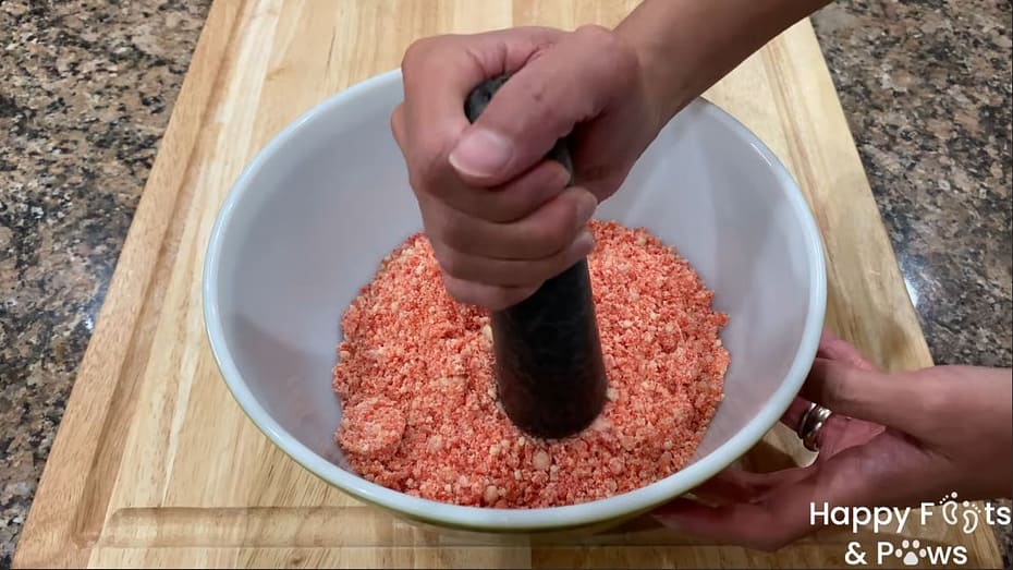 Pulverizing and mixing the streusel mixture in a bowl