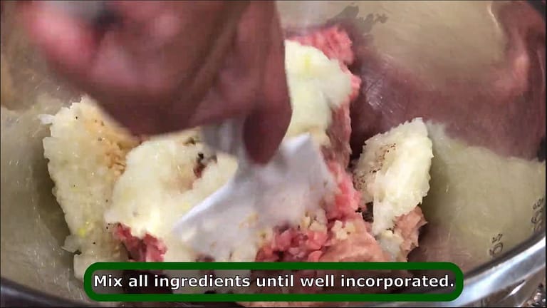 mixing chicken and pork for pelmeni recipe