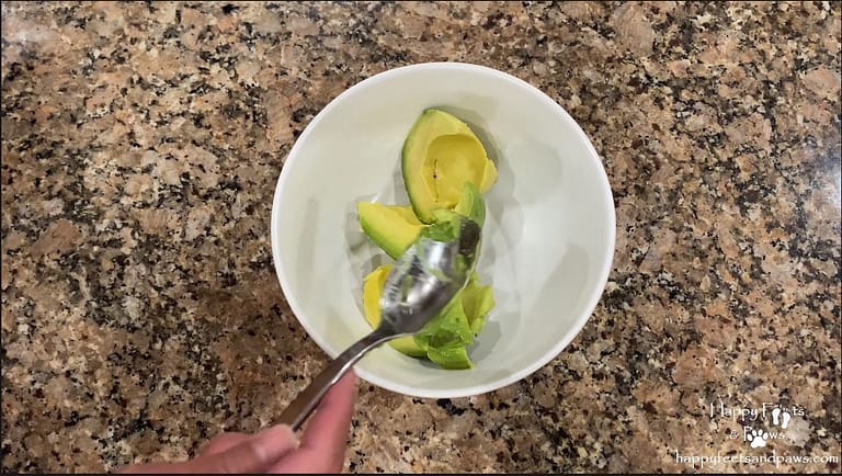 prepping avocado for avocado ice candy
